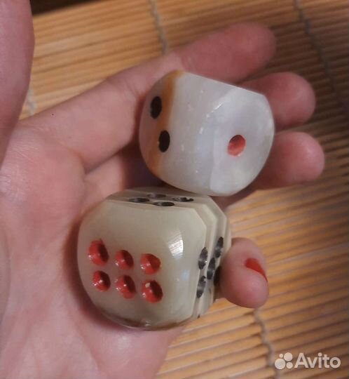Игральные кубики из оникса