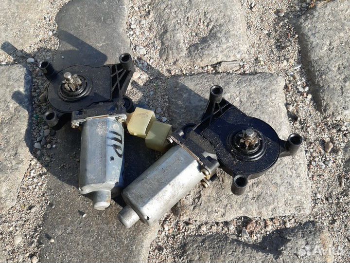 Электродвигатель стеклоподъёмников Mercedes CLK W2