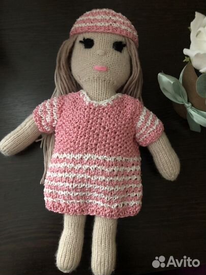 Вязаная кукла ручной работы