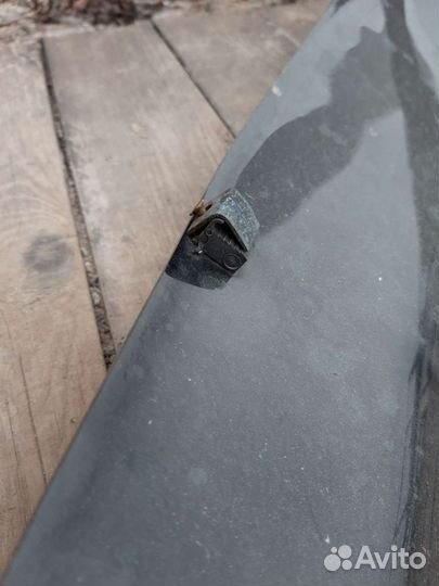 Дефлектор капота (мухобойка) на VW Caddy