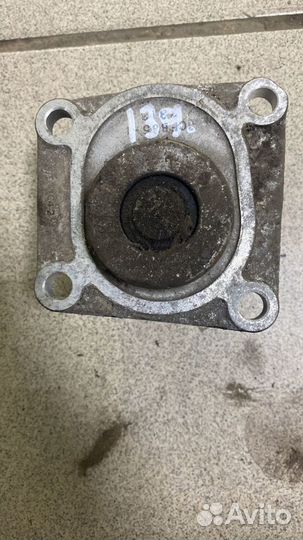 Кронштейн вискомуфты Mitsubishi Pajero 2