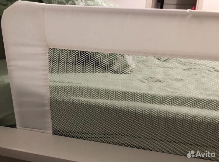 Защитный барьер для кровати