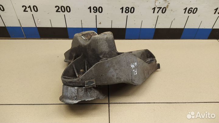 Кронштейн двигателя левый A6 C6,4F 2005-2011