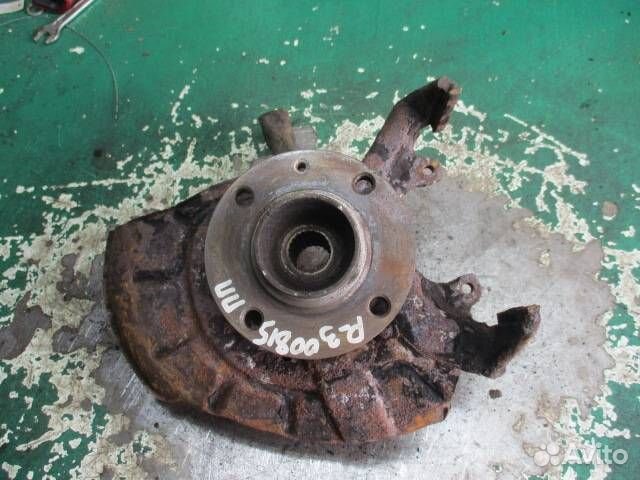 Ступица передняя правая Volkswagen Golf 3 1996