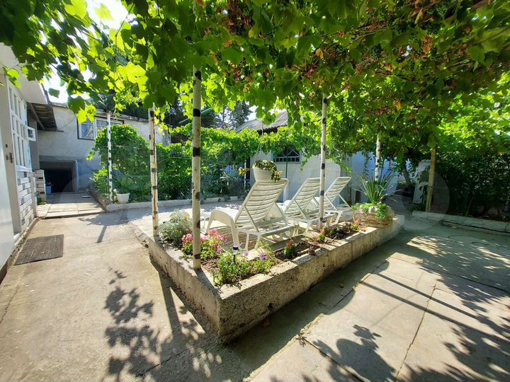 Комната 10 м² в 6-к., 1/1 эт.