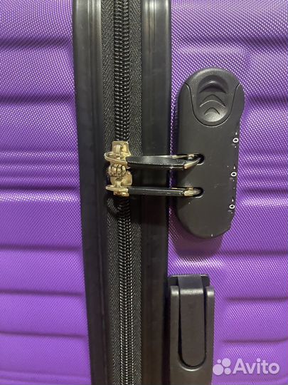 Чемодан на колесах средний размер М