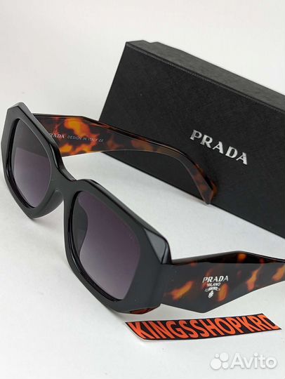 Солнцезащитные очки Prada