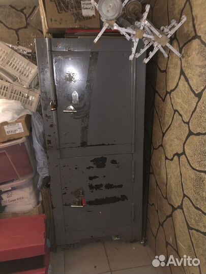 Сейф металлический