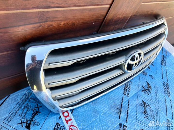 Решетка радиатора передняя Toyota Lc 200 2007-2012