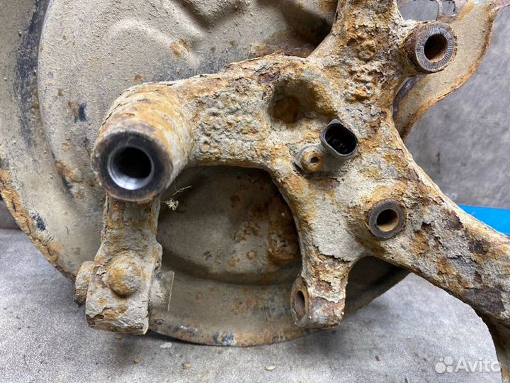 Кулак задний левый Volkswagen Golf 6 1.6 BSE AT