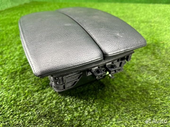 Подлокотник Bmw X5 E70 N52B30 2007