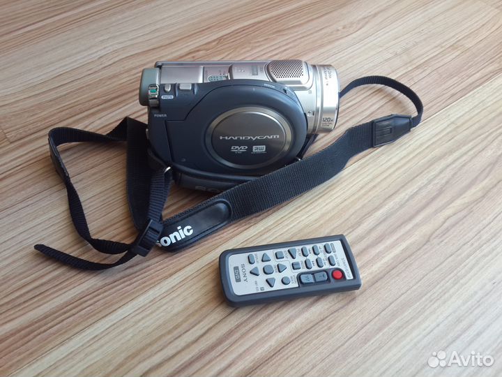 Видеокамера Sony DCR-DVD505E