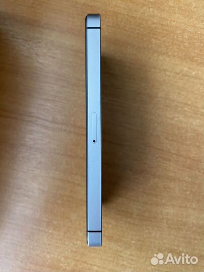 iPhone SE, 16 ГБ