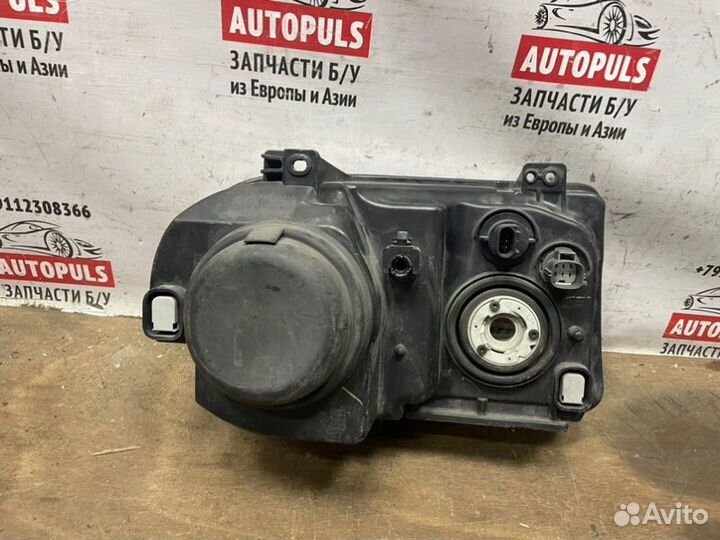 Фара ксенон левая Chrysler 300C