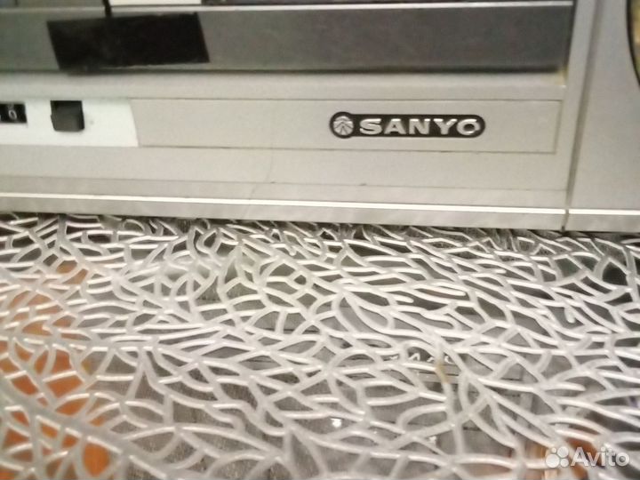 Двухкассетный магнитофон sanyo