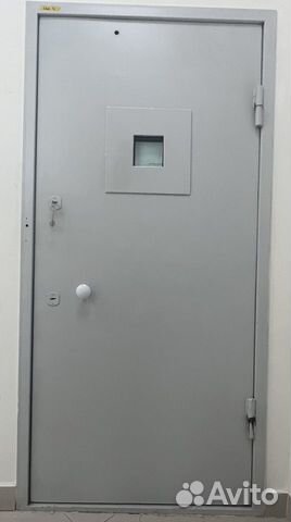 Дверь входная металлическая с брон. Стеклом