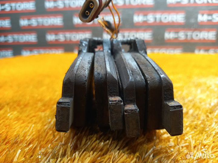 Колодки тормозные передние Mercedes-Benz E-Class