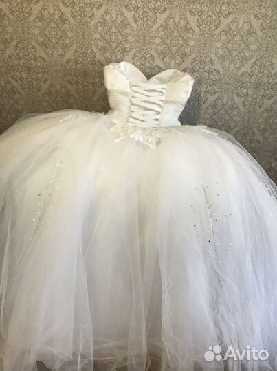 Свадебное платье