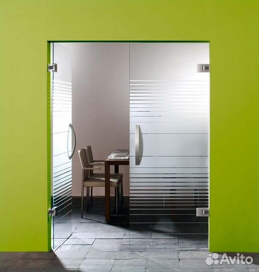 Стеклянная дверь