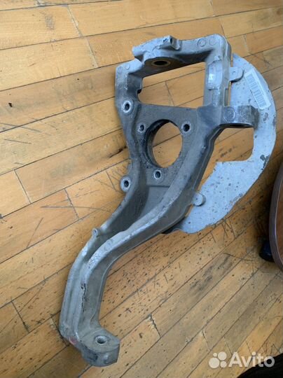 Кулак поворотный ступицы правый