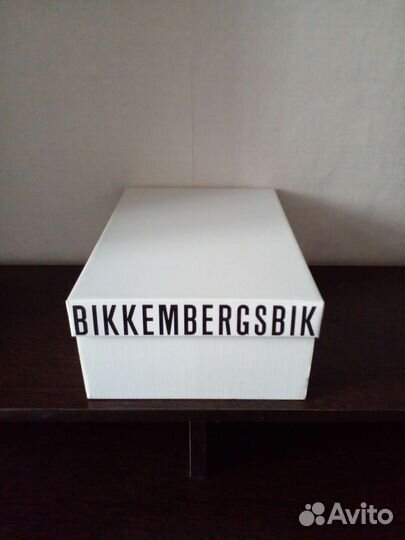 Коробки фирменные жёсткие (Италия)