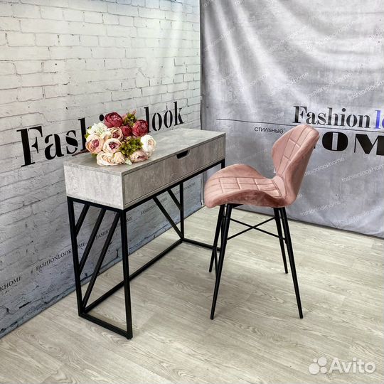 Консоль парикмахера, визажиста