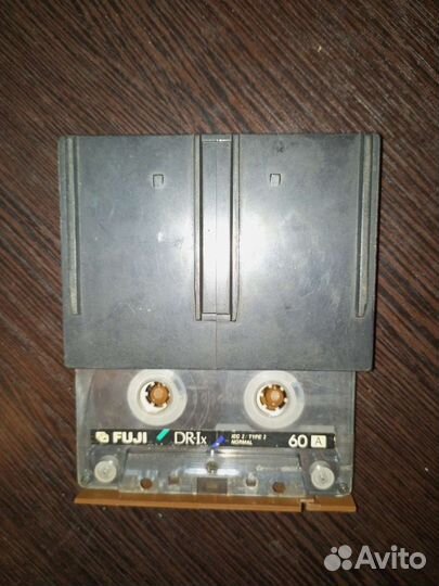 Подкассетник с аудиокассетой fuji