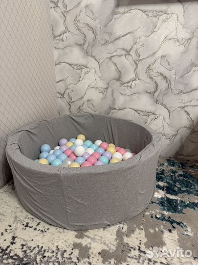 Сухой бассейн с шариками