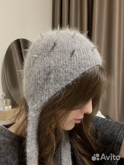 Чепчик из ангоры с шипами серый