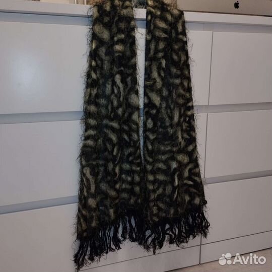 Пушистый шарф в стиле 00-х