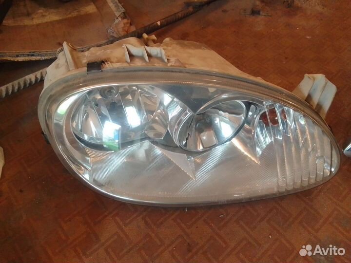 Фары волга 31105