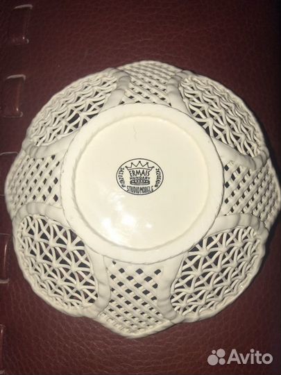 Фарфоровые тарелки