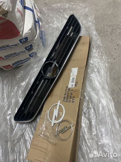 Решетка радиатора Opel Astra