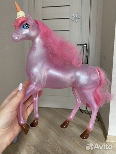 Игрушка единорог пластиковая