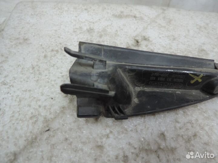 Уголок решётки стеклоочистителей правый Mazda 3 20
