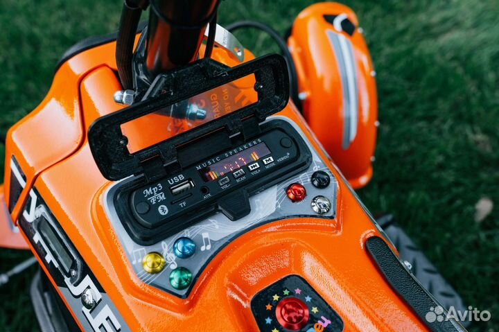 Электромобиль / машинка детская