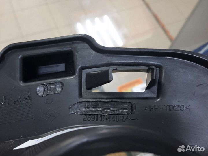 Рамка противотуманной фары Логан