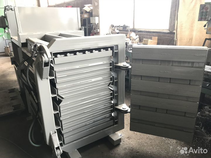 Пресс для макулатуры горизонтальный. Пэт. Пластик