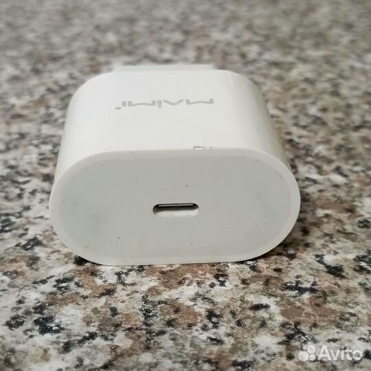Зарядное устройство Maimi C75 (20W)