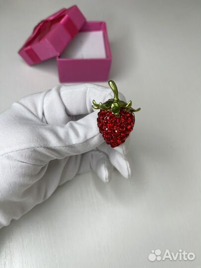 Брошь Клубника