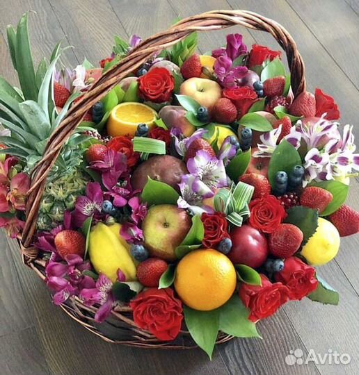 Фруктовые корзины, букеты из фруктов