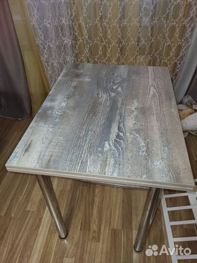 Кухонный стол