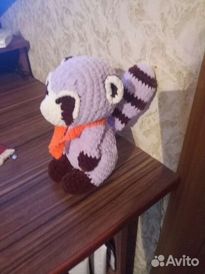 Енот плюшевый