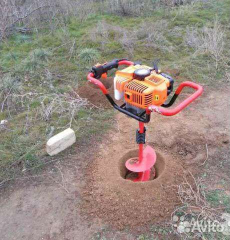 Бурение ям под столбы