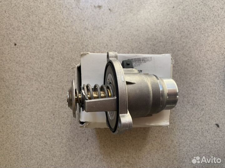 Термостат оригинал на BMW F10 4,4 n63