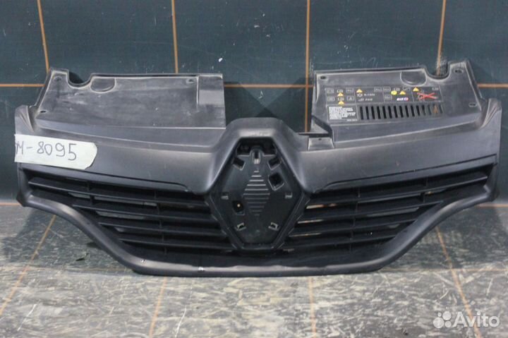 Решетка радиатора - Renault Logan 2