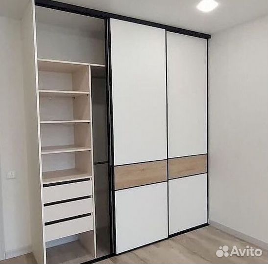 Шкаф купе с зеркалом