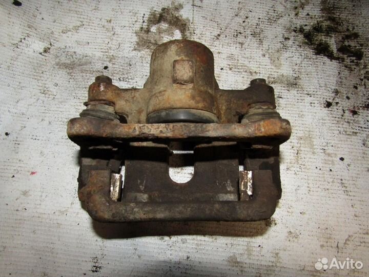 Суппорт задний левый Corolla E12 2001-2006