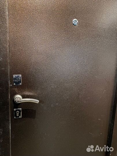 Дверь входная металлическая, с новостройки