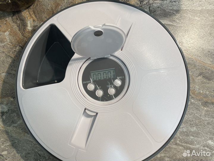 Автокормушка для собак и кошек